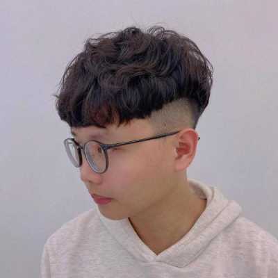 发量多的男生适合的烫发,短发发量多适合什么卷发