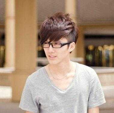 耳朵大适合什么发型男（头型大耳朵两边比较鼓的男生适合什么发型）