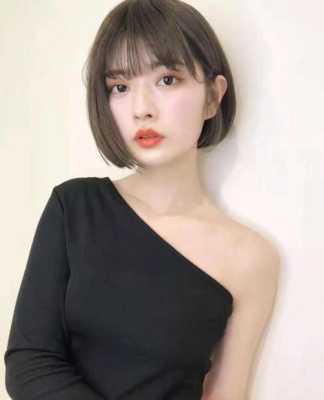 脸太小什么发型显脸大（额头小脸大适合什么发型）