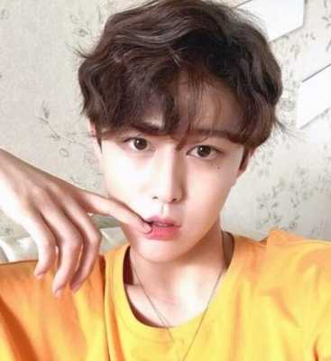 男孩头发硬留什么发型（男生头发又多又硬适合什么烫发）