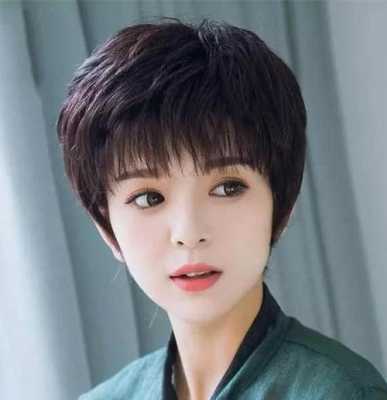 40岁人适合什么发型,女人四十留什么发型好看