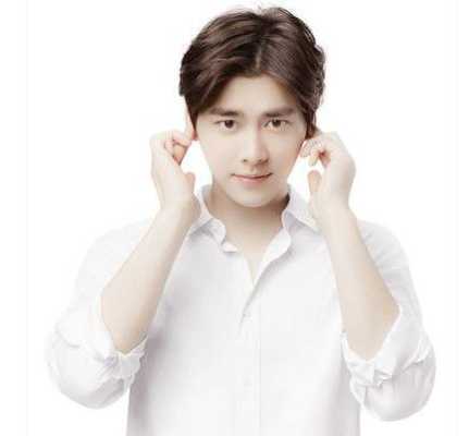 李易峰发型两边怎么弄（男生什么样的发型修饰脸型）
