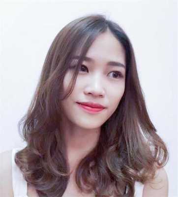 我直发染什么颜色好看呢？还是不染,直发要染什么颜色好看呢女生