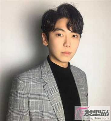 男大脑门适合什么发型（男大脑门适合什么发型图片）