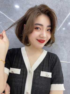 两颊宽的脸适合留短发吗?留什么发型呢,宽脸适合什么发型短发女