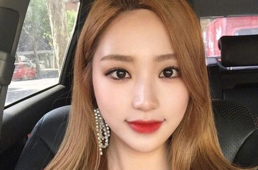 25岁头发染什么颜色好,25岁适合什么发型女生