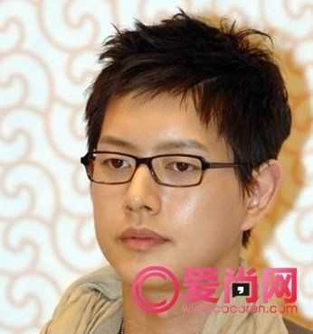 圆头适合什么发型男（圆头男生配什么眼镜好看）