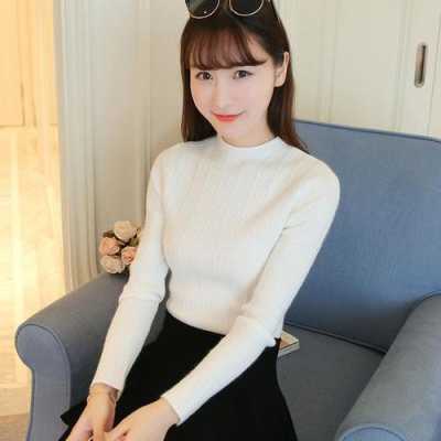 方形脸穿什么类型衣服（方形脸在穿什么领子的衣服好看）
