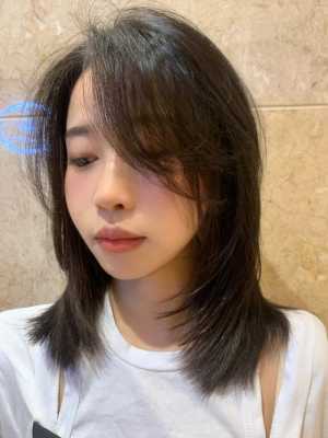 脸长适合剪什么发型（脸长适合剪什么发型）