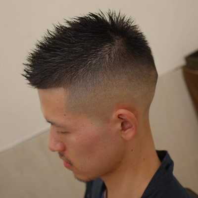 男士留什么发型显年轻（男士留什么发型显年轻好看）