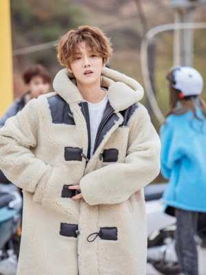 鹿晗李宏毅谁更好看精致,鹿晗为什么喜欢染发呢