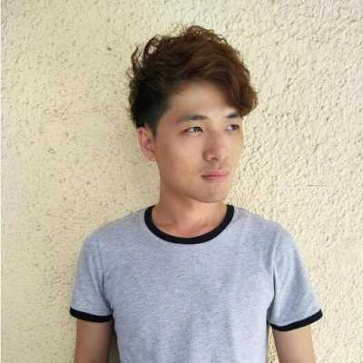 运动型高中男生想烫发型，短头发,高中男生烫什么发型不明显