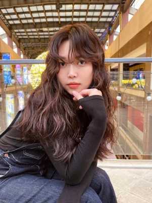 什么发型适合瓜子脸（瓜子脸的女生适合留什么样的发型）