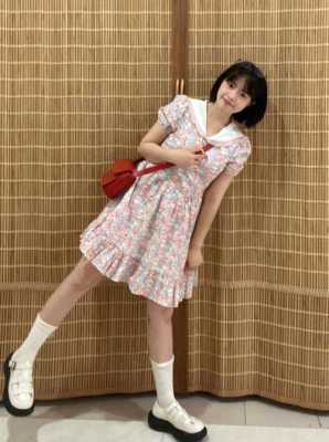 短发穿什么裙子有气质（短发女生穿什么衣服好看）