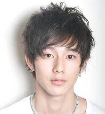 男生前面的头发最长的有10cm上面的7cm但后面的头发短能烫发吗,怎么弄短头发好看又简单
