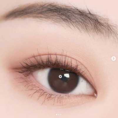 肤色暗用什么颜色眼影（肤色暗用什么颜色眼影好看）