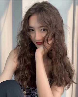 泡面头卷杠教程方法,泡面卷怎么打理好看