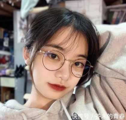 白羊女戴眼镜是留长发还是短发好,