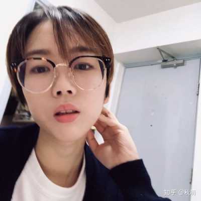 白羊女戴眼镜是留长发还是短发好,