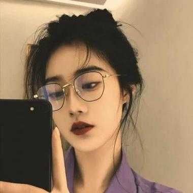 白羊女戴眼镜是留长发还是短发好,