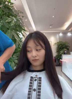 我给女朋友发了张我在剪头发的照片，她说，今天也剪了头发，我该幽默怎么回答她呢,照片怎么换发型男生
