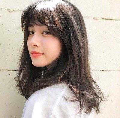 短发留长发的过渡期，弄什么发型即好打理又时尚呢,长发要弄什么发型好看女