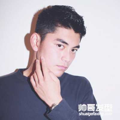 男生短发怎么剪（男生额头留一撮头发怎么理）