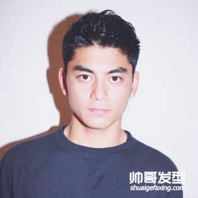 男生短发怎么剪（男生额头留一撮头发怎么理）