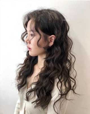 卷发洗了怎么吹（烫发后怎么吹效果最好）