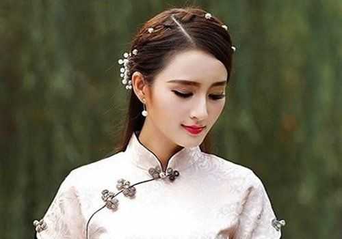 穿旗袍盘什么发型好看（穿旗袍盘什么发型好看图片）