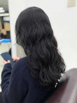 黑发怎么烫卷（黑色长发烫什么卷好看）