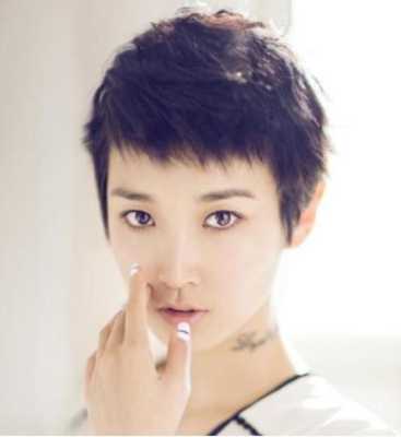 女人头尖额头窄的短发怎么剪好看,尖脸适合什么短发发型男
