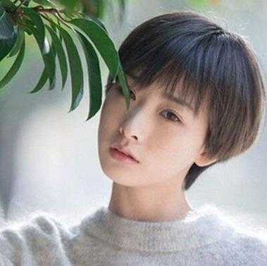 女人头尖额头窄的短发怎么剪好看,尖脸适合什么短发发型男