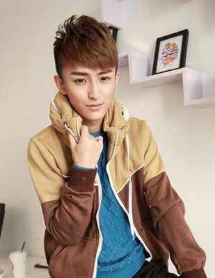 脸小适合什么发型男（脸小适合什么发型男生）