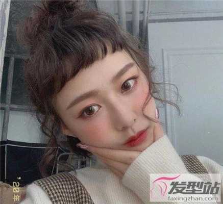 眉上刘海适合什么发型（自然卷眉上齐刘海怎么改）