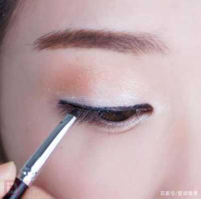 眼型下垂怎么样画眼线呢,怎么画无辜下垂眼线的眼影