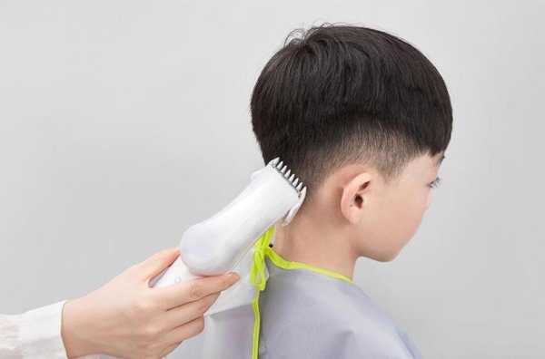 宝宝头发怎么剃造型（儿童前面留一撮头发怎么剪）