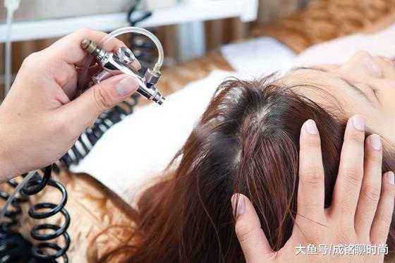 刚电的头发怎么打理？急,头发电了后怎么恢复
