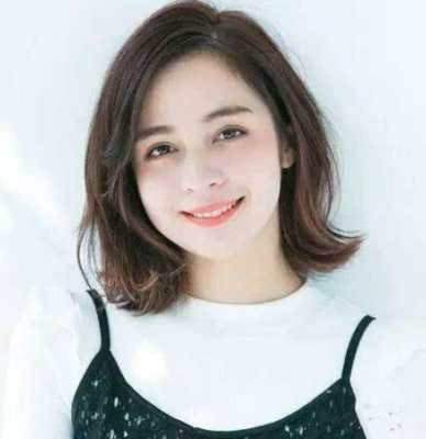 为什么有一些女生的短发发尾是翘的,短发为什么总是往外翘呢