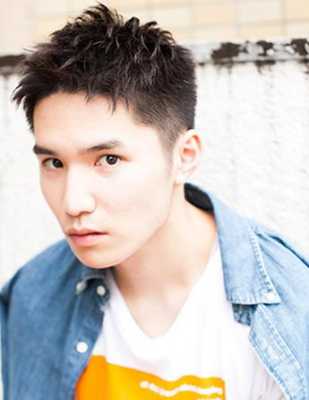 学生烫什么头发好看男（学生烫什么头发好看男）