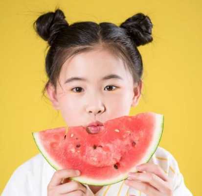 长发哪吒头怎么扎（女童哪吒头扎法）