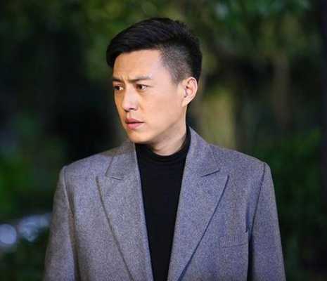 勒东的发型是什么发型（焦恩俊和靳东什么关系）