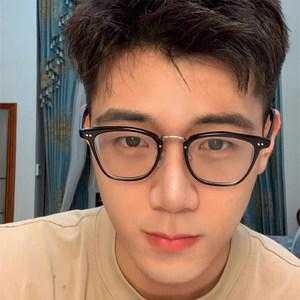 瓜子脸适合什么眼镜男（瓜子脸适合什么眼镜框）