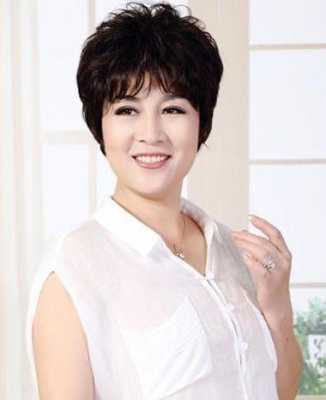 40岁剪什么短发好看（40岁的农村妇女剪什么短发好）