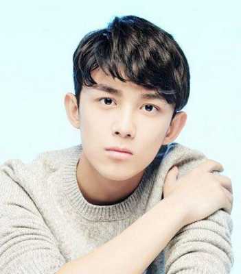 12~13岁，剪什么发型好看,有什么头型最适合学生男生