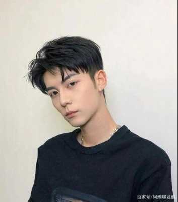 15岁初一男生理什么发型最最好看不烫不染,男孩子剪什么头好看?
