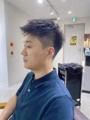 15岁初一男生理什么发型最最好看不烫不染,男孩子剪什么头好看?