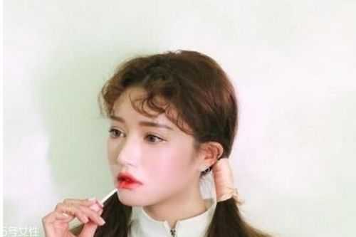 泡面刘海怎么卷过程（只想让头发蓬松怎么烫）