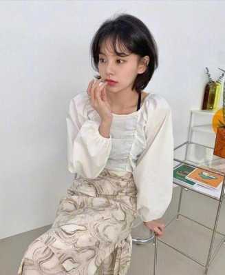 短发怎么配衣服时尚（短发怎么配衣服时尚女）