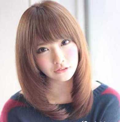 长直发发尾修什么好看（直发发尾怎么拉才更直）